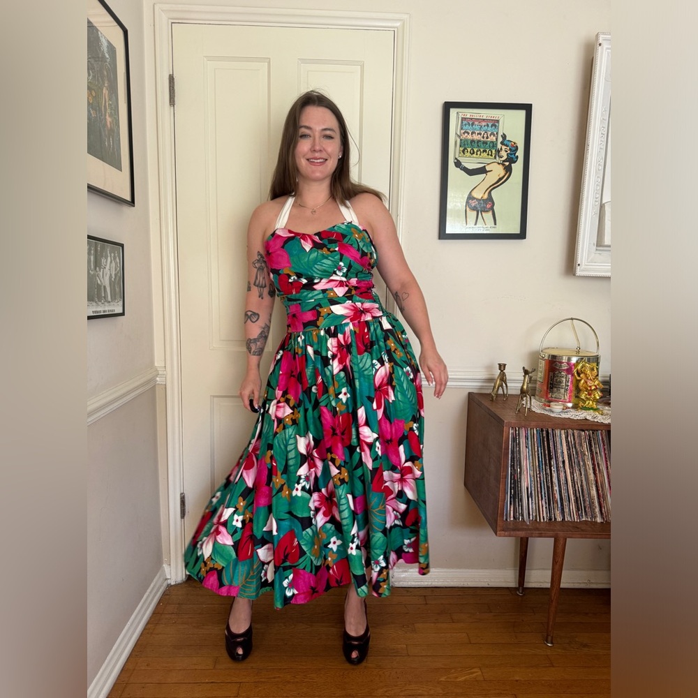 80s does 50s Cotton Fit and Flare Hibiscus Print Sundress - Picture 5 of 9